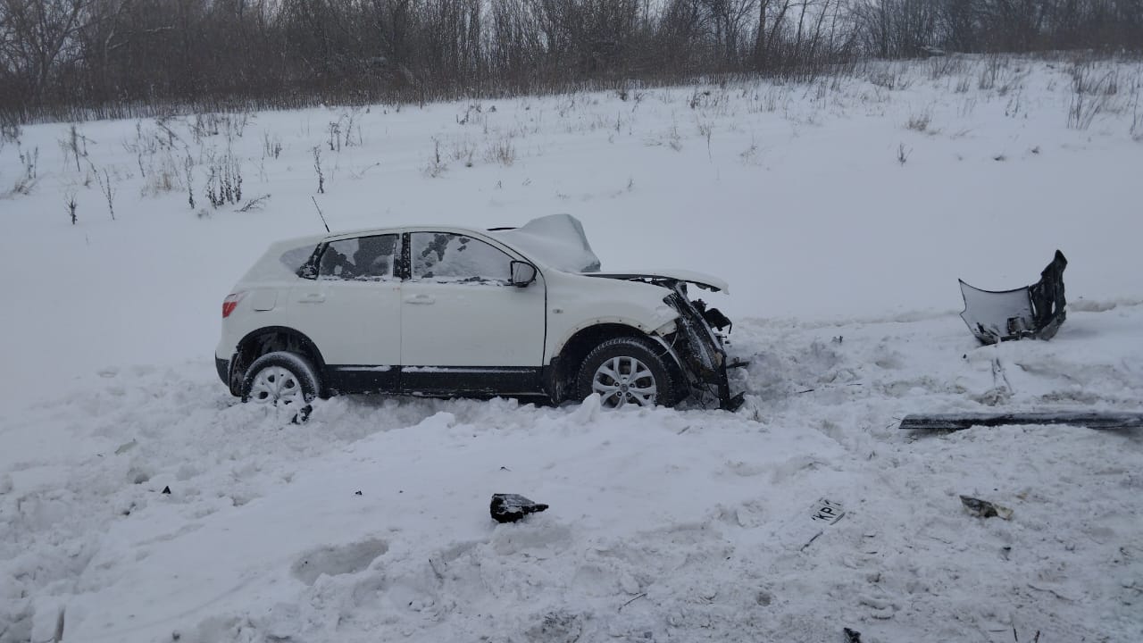 В тройной аварии в Воронежской области погиб человек
