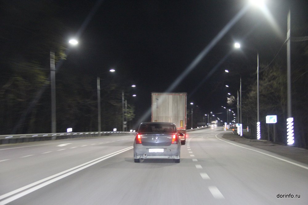 На участках Горского и Левашовского шоссе в Петербурге установили современное освещение