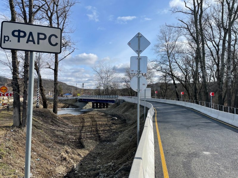 Запущено движение по временной переправе на период реконструкции моста через Фарс на трассе Р-217 Кавказ на Кубани