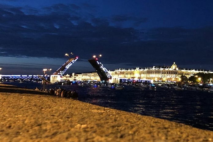 В Петербурге продолжаются технологические разводки мостов