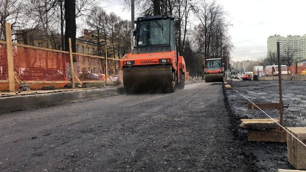 Укладка асфальта началась на первом этапе реконструкции Октябрьского проспекта в подмосковных Люберцах