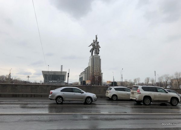 Автомобилистов Москвы просят пересесть на общественный транспорт