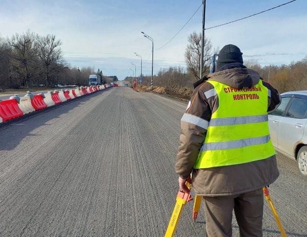 В этом году до четырех полос расширят 10 км трассы М-10 Россия в Тверской области