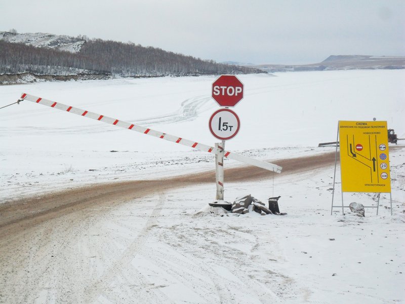 Шесть ледовых переправ и семь зимников Красноярского края закрыли для проезда