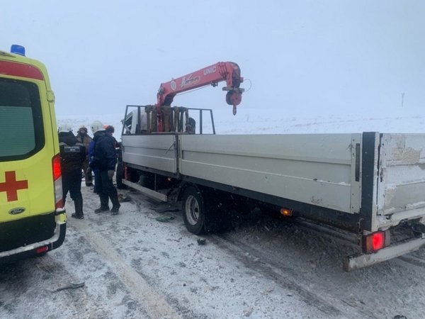 Двое погибли в аварии с микроавтобусом и грузовиком на трассе М-7 Волга в Татарстане • Портал Дороги России •