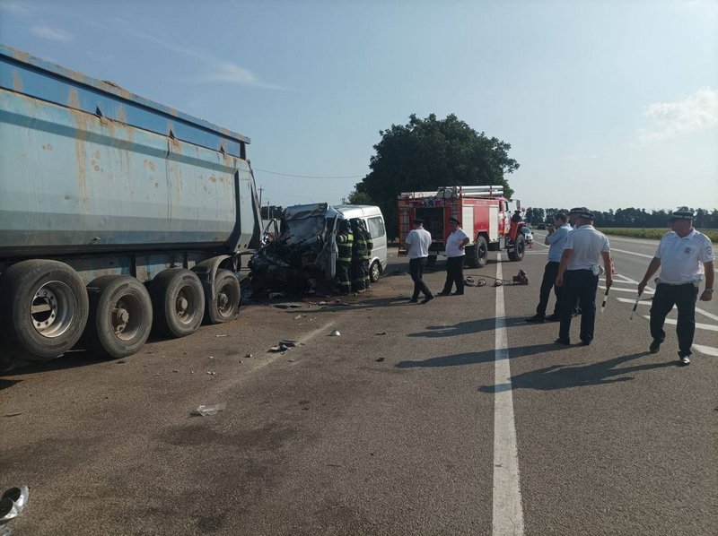 Три человека погибли в утреннем ДТП с микроавтобусом на Кубани