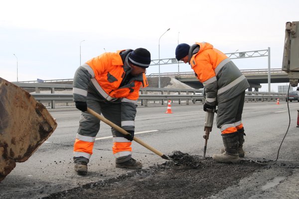 На федеральных трассах в Башкирии восстанавливают дорожное покрытие