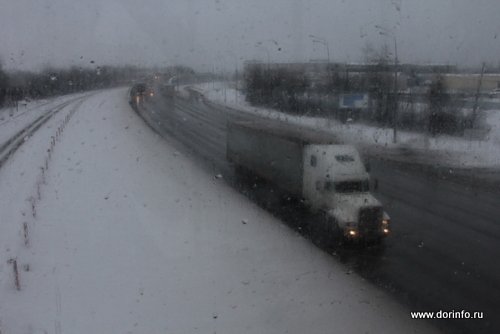Спасатели предупреждают о снегопаде, метели и гололеде на дорогах в Челябинской области