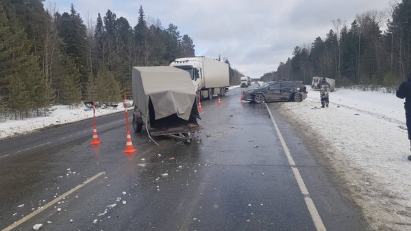 В утренней аварии на трассе Р-404 в Тюменской области погиб человек В утренней аварии на трассе Р-404 в Тюменской области погиб человек