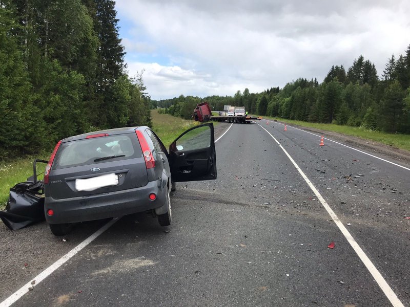 Водитель легковушки погиб в аварии с грузовиком на трассе Р-243 в Кировской области