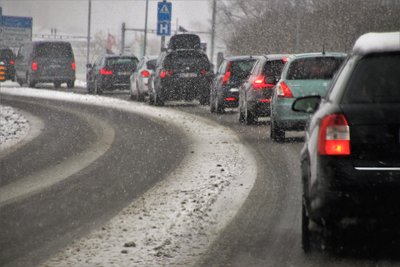Из-за снегопада затруднено движение на участке трассы М-7 Волга в Нижегородской области