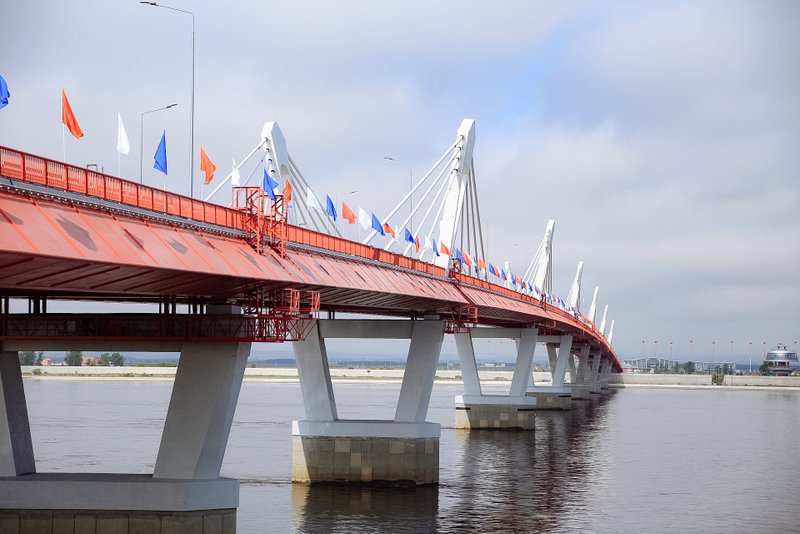Мост через Амур между Россией и Китаем открыли для грузовиков • Портал Дороги России •