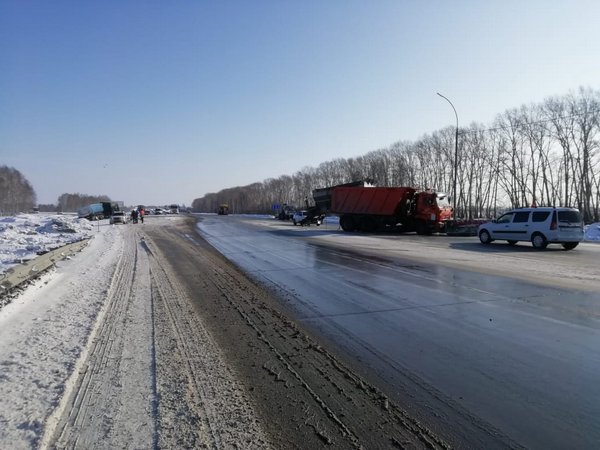 Водитель КАМАЗа погиб в ДТП с фурой на трассе Р-254 Иртыш в Новосибирской области