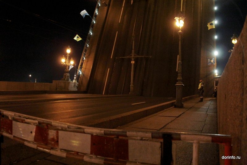 Разводка семи мостов состоится на этой неделе в Петербурге Разводка семи мостов состоится на этой неделе в Петербурге