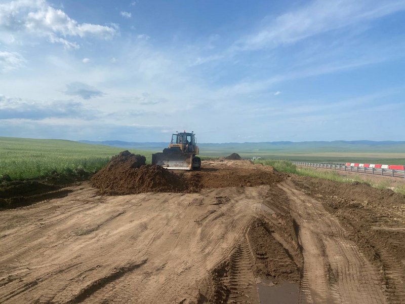 Последствия размыва устраняют на участке трассы Р-258 Байкал в Бурятии