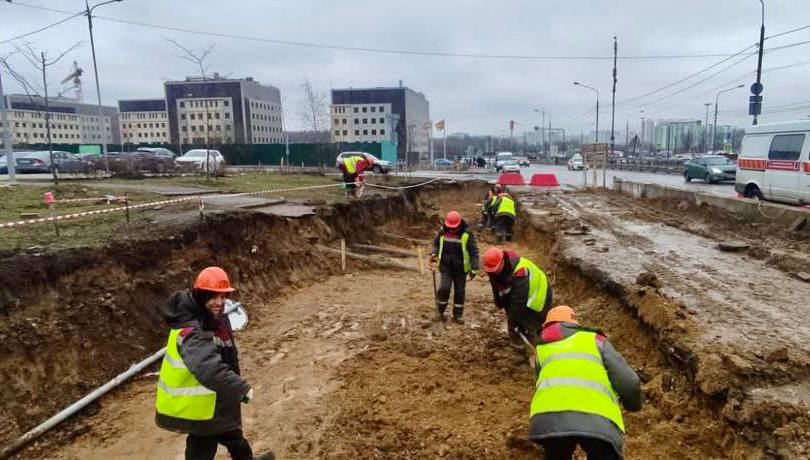 Демонтаж старого покрытия начали в зоне строительства тоннеля в подмосковном Путилкове