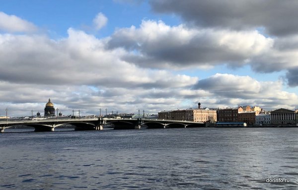 Спасатели предупреждают об усилении ветра в Петербурге