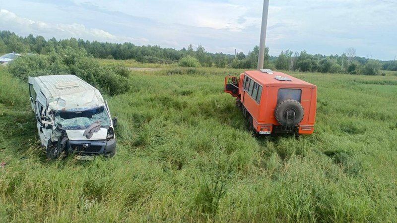 Автобус попал в ДТП в Красноярском крае: 17 пассажиров обратились за медпомощью