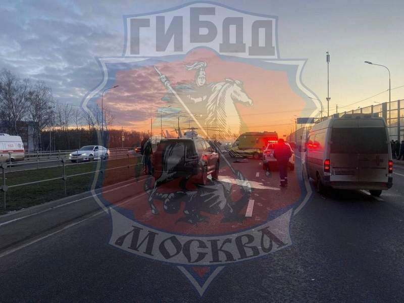 Автомобиль Tank наехал на пешеходов в Новой Москве: двое погибли