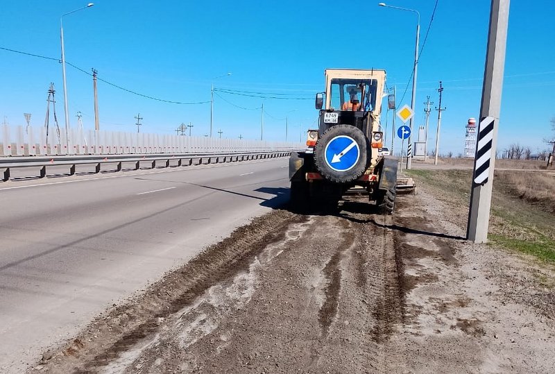 В Калмыкии и Астраханской области началась подготовка к эксплуатации федеральных дорог в весенне-летний период