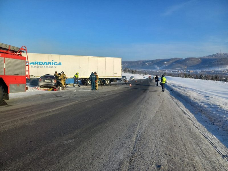 Пассажирка легковушки погибла в аварии с грузовиком на трассе М-5 Урал в Челябинской области