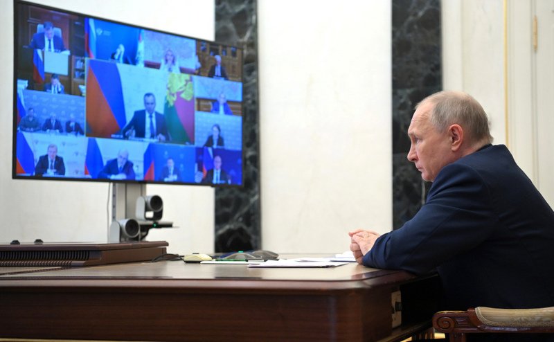 Глава Минтранса РФ доложил Владимиру Путину об обстановке на подходах к Крымскому мосту