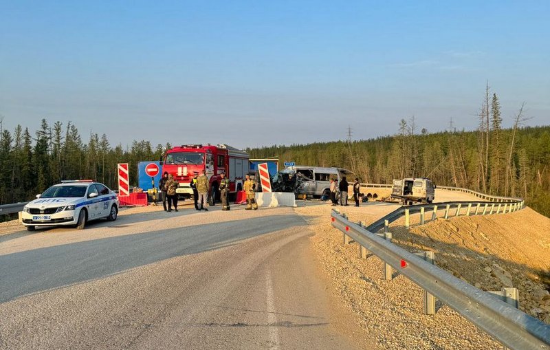 Один человек погиб, 9 пострадали в ДТП с микроавтобусом на трассе А-360 Лена в Якутии