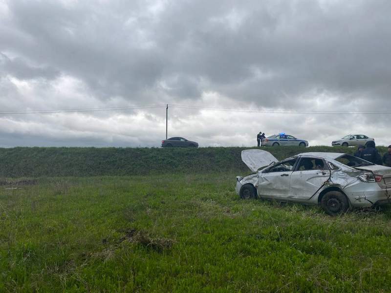 Два человека погибли при опрокидывании легковушки в Удмуртии Два человека погибли при опрокидывании легковушки в Удмуртии