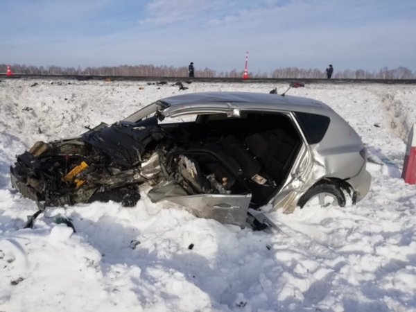 Двое погибли в аварии на трассе Р-402 в Тюменской области