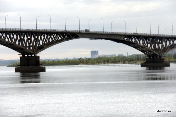 Глава Саратовской области попал в пробку на мосту Саратов - Энгельс и объявил выговор профильному чиновнику 