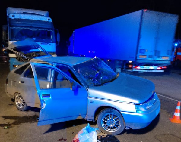 Четверо погибли в ночном ДТП с легковушкой и грузовиком на Кубани