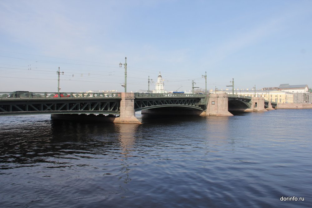 В центре Петербурга ограничат движение из-за празднования Дня города, съемок фильма и «Музыки Дворцового моста»