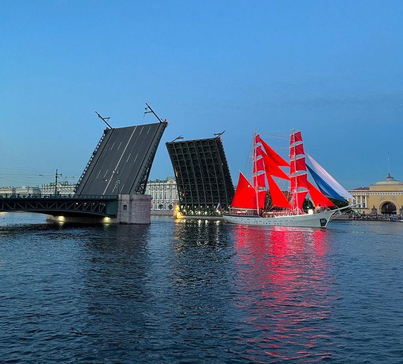 График разводки мостов Петербурга меняется в ночь на 29 июня из-за «Алых парусов»