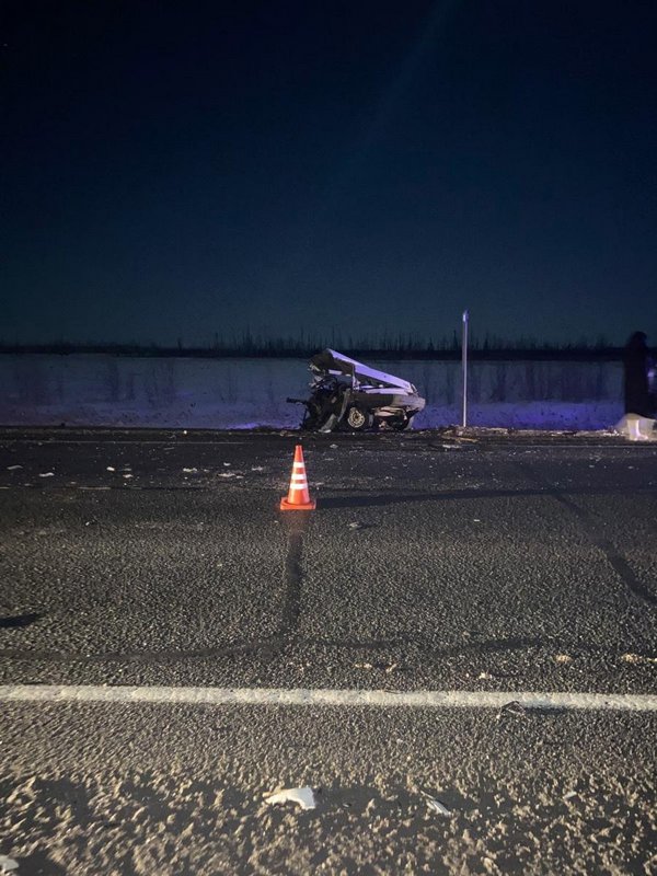 Водитель без прав погиб в аварии на трассе Р-402 в Омской области