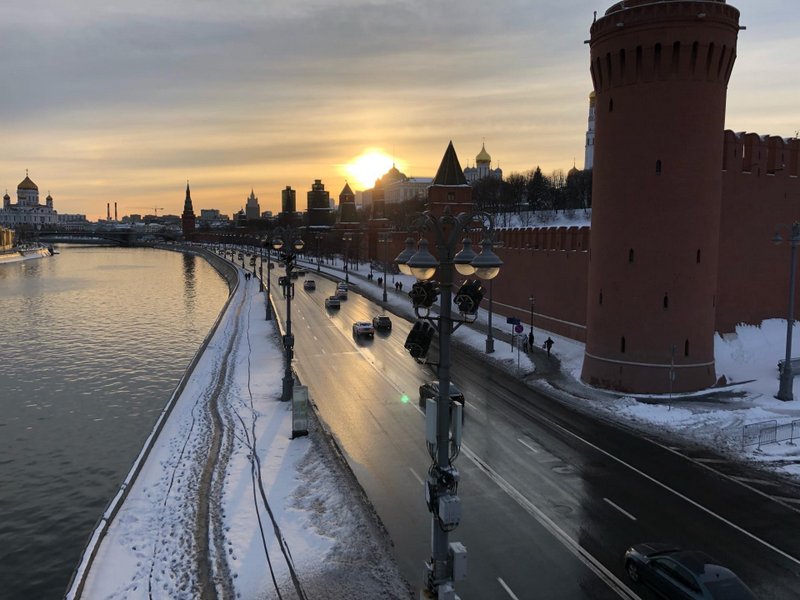На Кремлевской набережной в Москве с 13 февраля ограничат движение