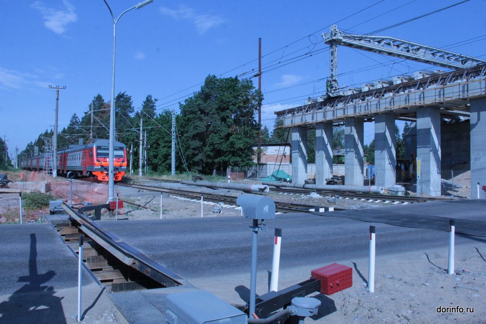 Четыре путепровода строят через пути МЦД в Подмосковье