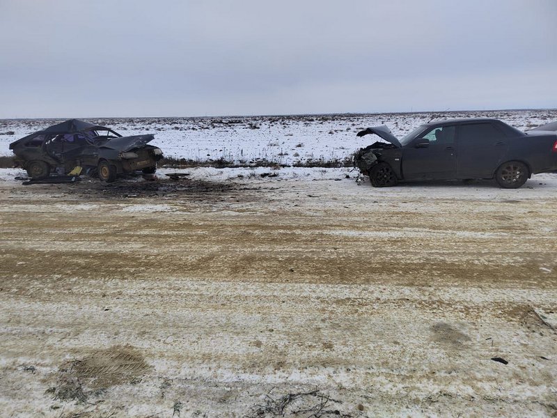 В ДТП с двумя отечественными легковушками в Ростовской области погибла женщина