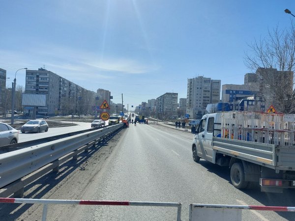Из-за провала проезжей части перекрыт участок улицы Пермякова в Тюмени