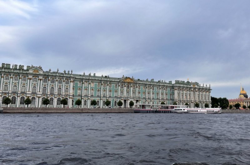 Из-за реконструкции ограничат движение на Дворцовой набережной в Петербурге Из-за реконструкции ограничат движение на Дворцовой набережной в Петербурге