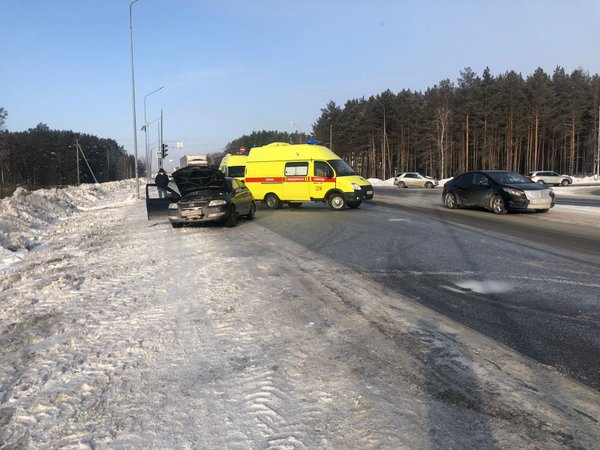 Четверо взрослых и младенец пострадали в ДТП на объездной Тюмени Четверо взрослых и младенец пострадали в ДТП на объездной Тюмени