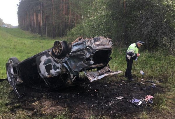 Пассажирка сгорела в авто после аварии на трассе М-5 Урал в Свердловской области Пассажирка сгорела в авто после аварии на трассе М-5 Урал в Свердловской области