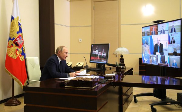 Владимир Путин поддержал выделение порядка 120 млрд рублей на дороги в этом году