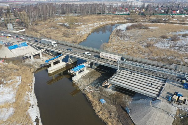 Начался монтаж нового пролета моста через Ижору на трассе М-10 Россия в Ленобласти