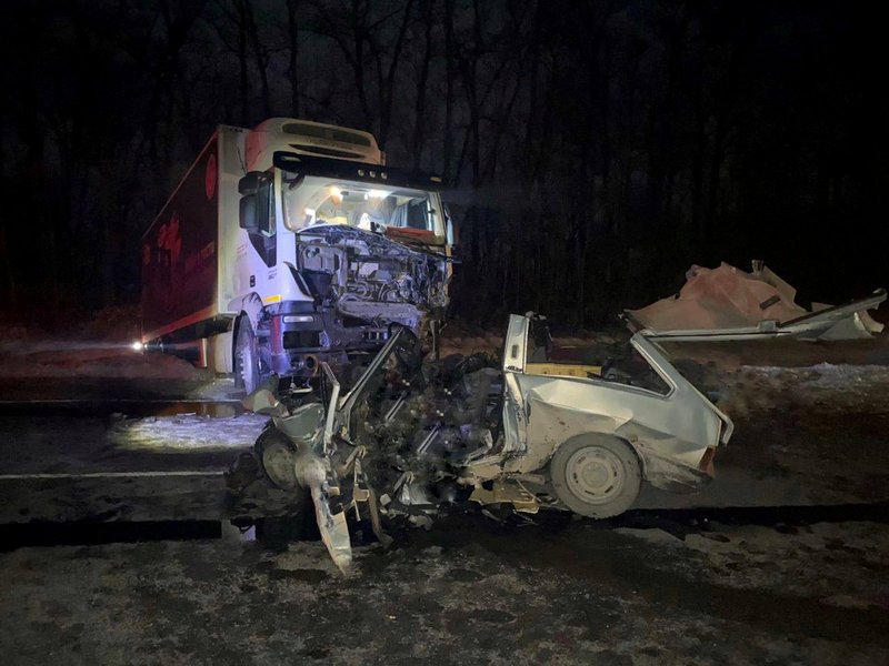 В ночной аварии на трассе Р-298 в Воронежской области погибли три человека