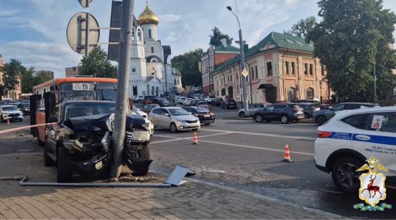Автобус и четыре машины попали в ДТП в Нижнем Новгороде: пострадали пять человек