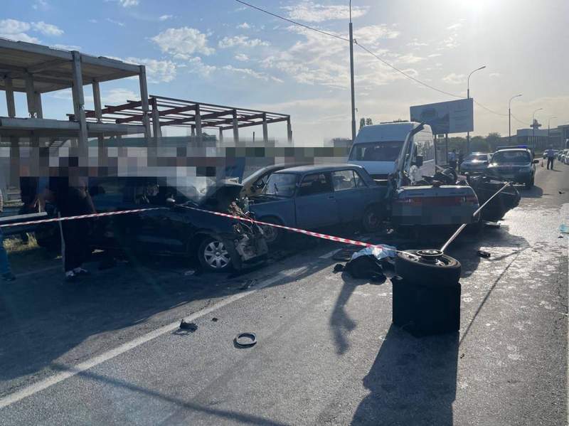 Один человек погиб, двое пострадали в массовой аварии на трассе Р-217 на Ставрополье Один человек погиб, двое пострадали в массовой аварии на трассе Р-217 на Ставрополье