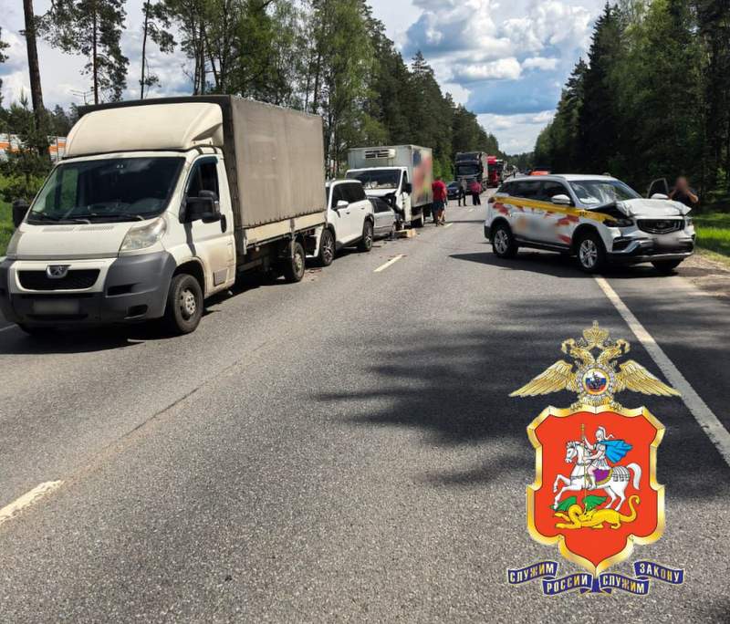 Женщина и ребенок пострадали в массовой аварии на трассе А-107 в Подмосковье Женщина и ребенок пострадали в массовой аварии на трассе А-107 в Подмосковье