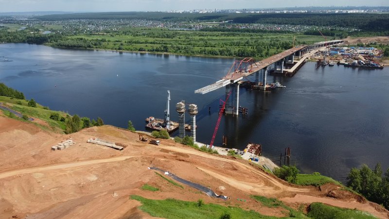 Русловые опоры моста через Каму на обходе Нижнекамска и Набережных Челнов в Татарстане почти готовы
