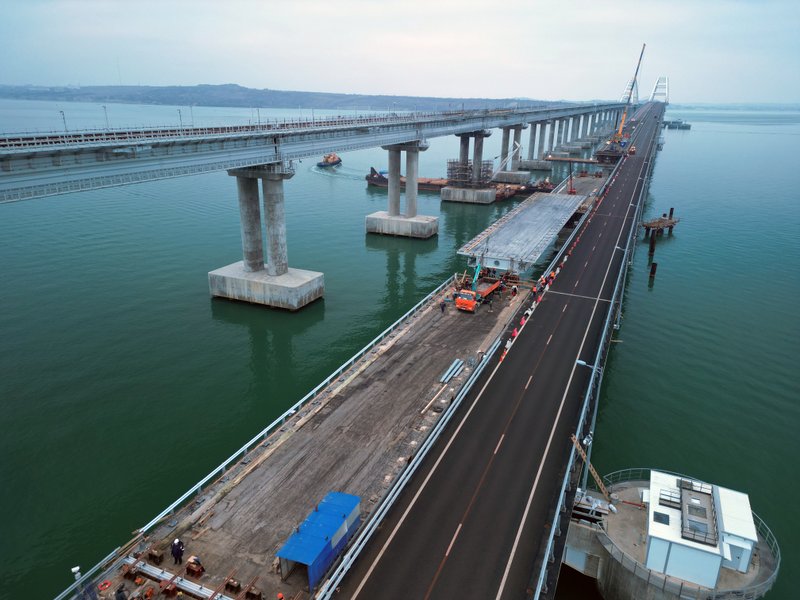 Завершена надвижка третьего пролета левой автомобильной части Крымского моста