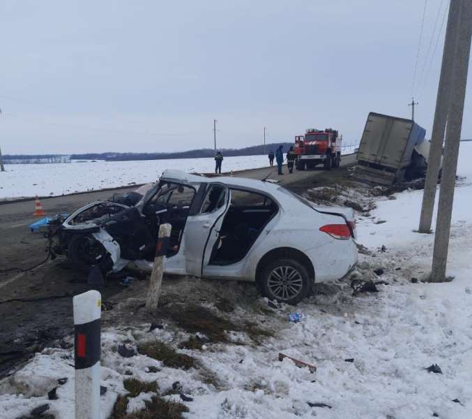 Двое погибли в ДТП с легковушкой и грузовиком в Адыгее • Портал Дороги России •